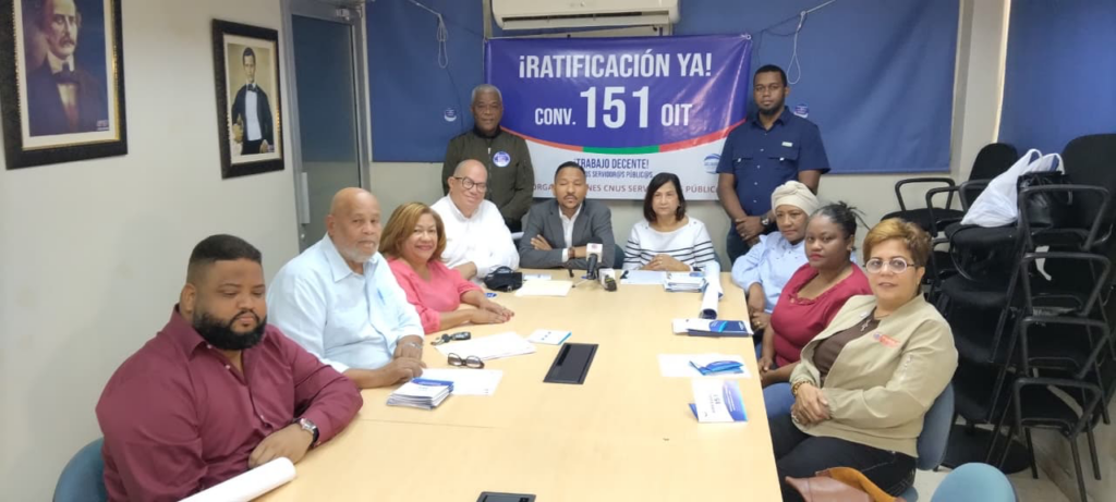 Miembros de la OIT durante la rueda de prensa en la mañana del martes, 10 de marzo de 2026. (Crédito: Suministrada)