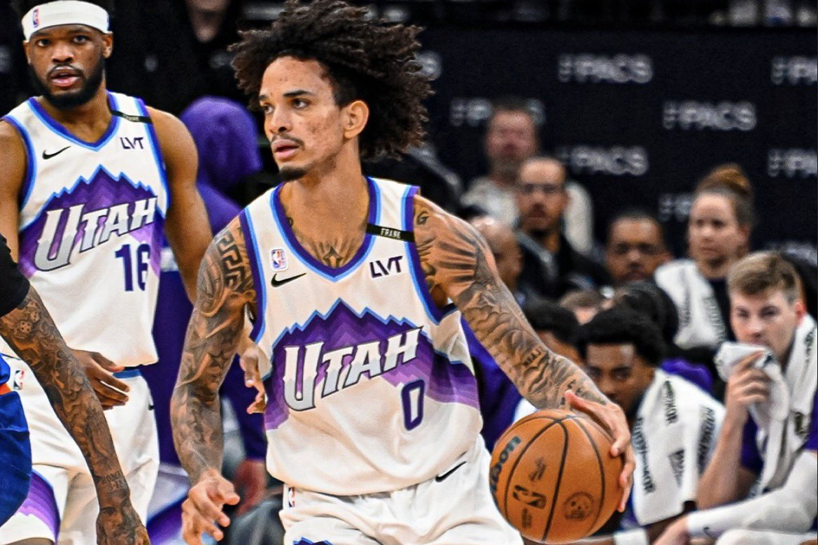 Andersson García dribleando el balón en una ejecución ofensiva en uno de sus partidos con Utah Jazz en la NBA. (Crédito: NBA Latam)