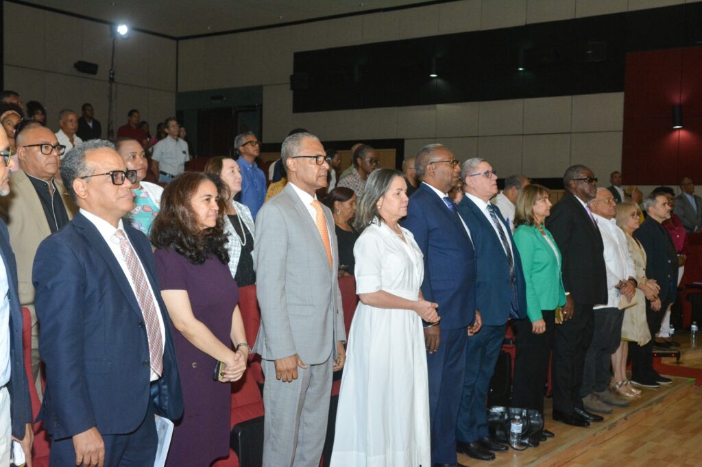 Autoridades de la Facultad de Artes de la Universidad Autónoma de Santo Domingo (UASD), durante la presentación de la gestión de la decana de esta facultad en el periodo 2022-2026. (Crédito: Prensa Facultad Artes UASD)