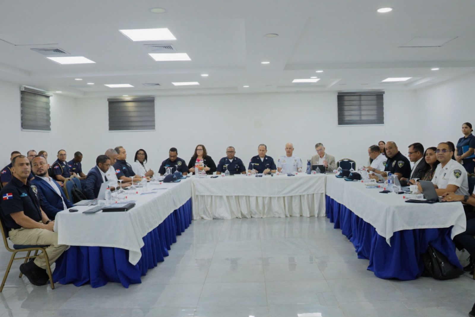 Participantes de la presentación de la nueva herramienta de la Policía Nacional (Crédito: Prensa PN)