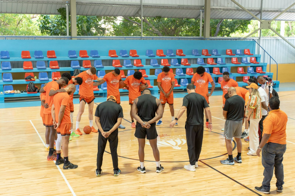 Inicio de las prácticas de los Cañeros del Este. (Crédito: Prensa Cañeros)