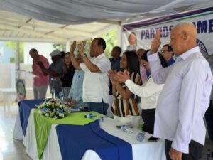 Senador Marte recibe masivo apoyo en La Vega; anuncia reestructuración y condena depredación en Santo Cerro.