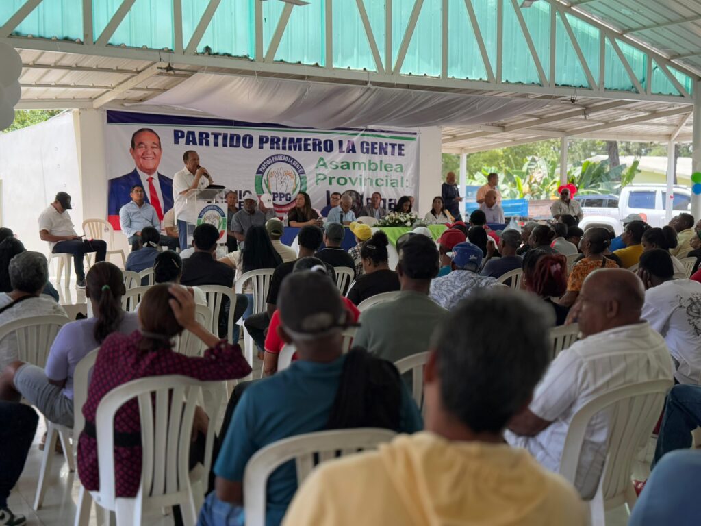Senador Antonio Marte, durante la concentración política en La Vega este fin de semana. (Crédito: Prensa PPG)