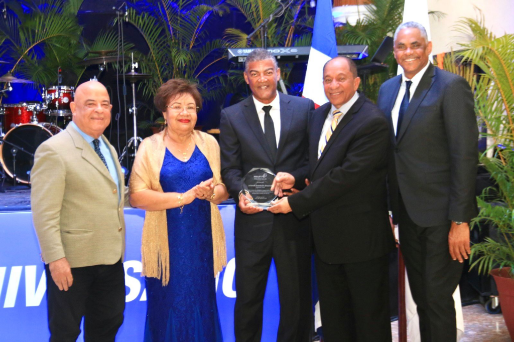 Algunos miembros y socios del Club Los Prados en la cena de gala del 58 aniversario del club. (Créditos: Prensa Club Los Prados)