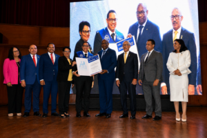 Rector UASD resalta formación continua en graduación de diplomado docente