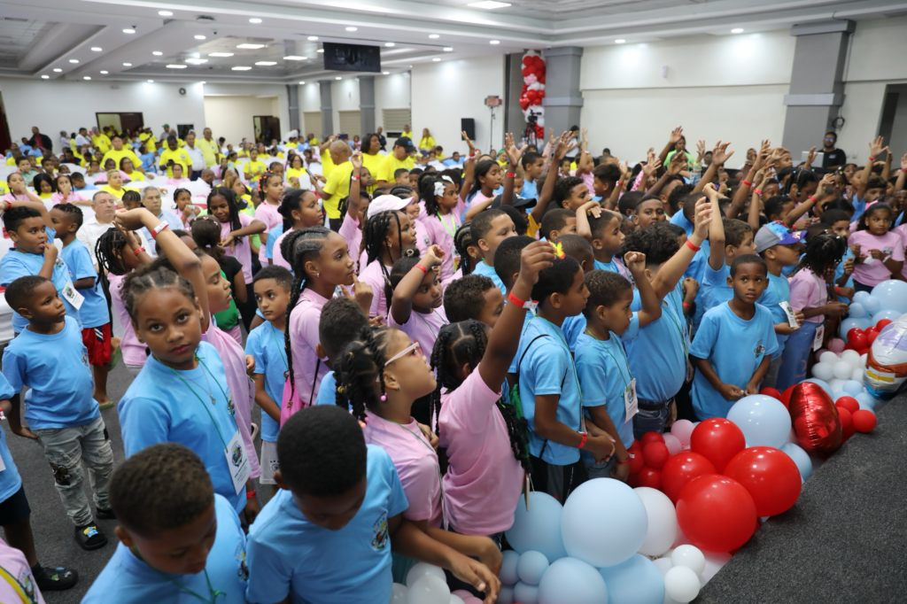 Niñas y niños del campamento de COOPNAMA. (Crédito: Prensa COOPNAMA)