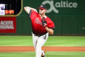 Escogido contrata a los lanzadores West y Austin