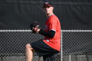 Jeremy Rhoades abrirá la temporada por los bicampeones nacionales 