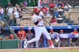 Con batazo de Guzmán y pitcheo intransitable, Leones blanquean a Toros